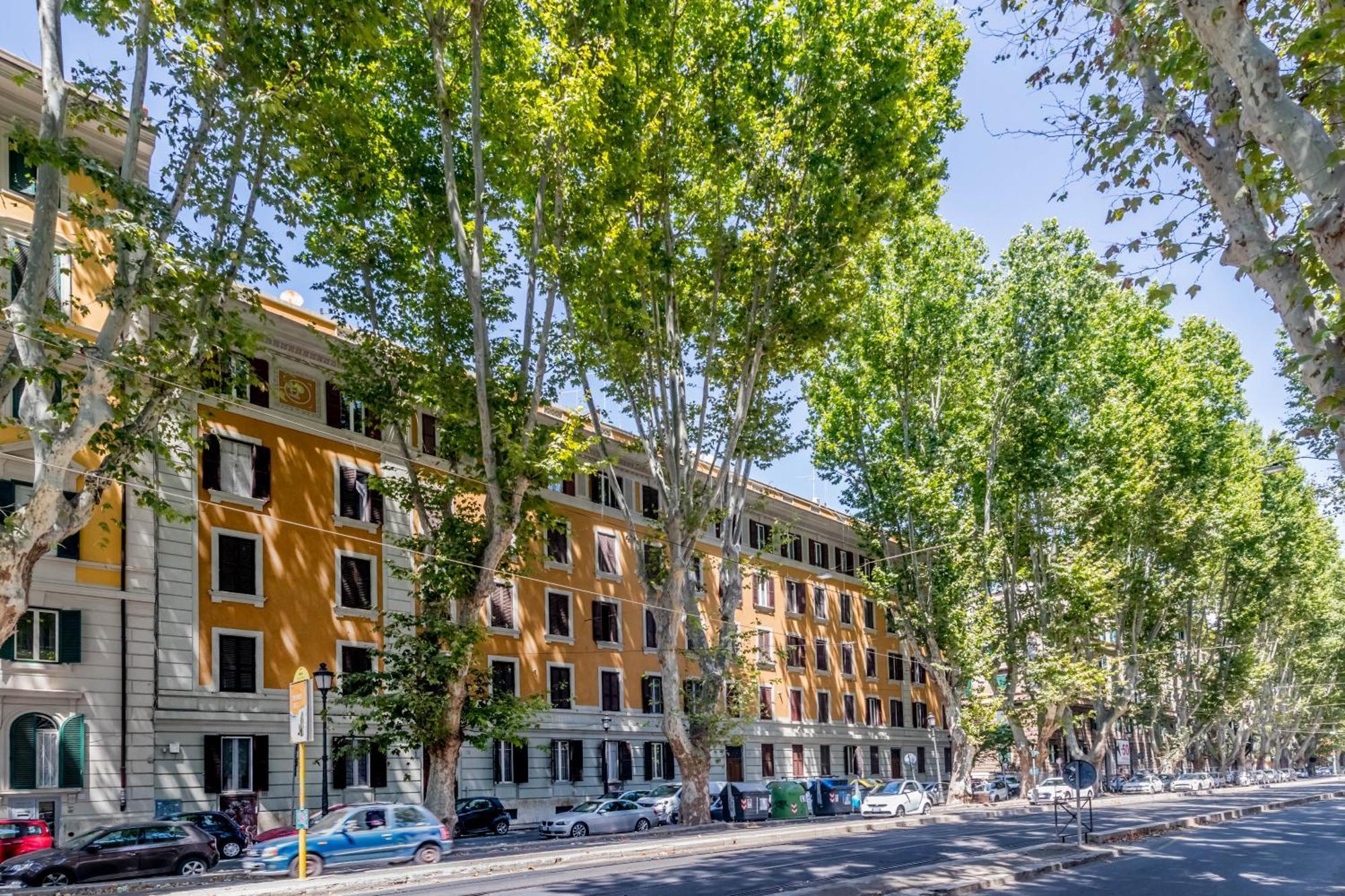 Queen Of Rome Luxury Rooms — Photos 1